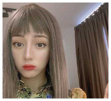 迪丽热巴ins最新动态